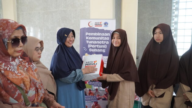 Yayasan As-Syifa Al-Khoeriyyah Bersama Pertuni Subang, Wujudkan Kepeduliaan Sosial Lewat Program " Menyapa dengan Hati " 1 HMD08117