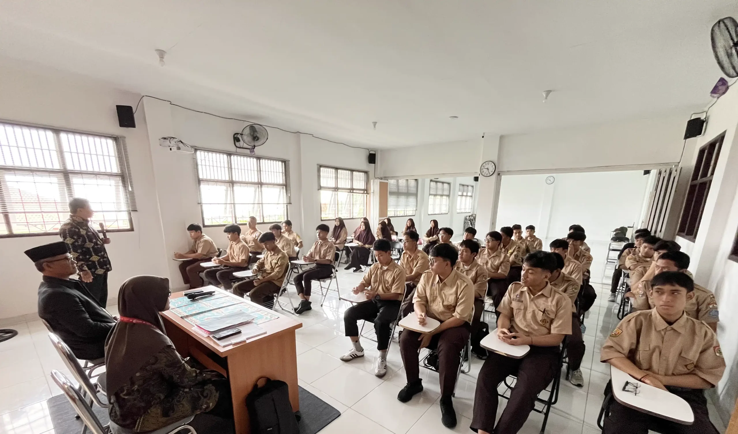 Ujian beasiswa Constructor University yang digelar di Aula SMK-IT As-Syifa