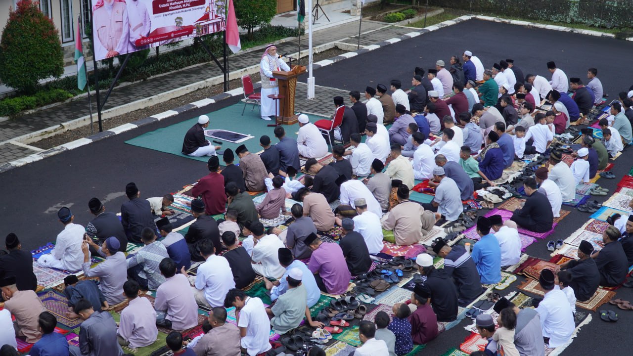 sambutannya, Ketua Dewan Pembina Yayasan As-Syifa Al-Khoeriyyah, dr. Sulaeman Omar S. Qush