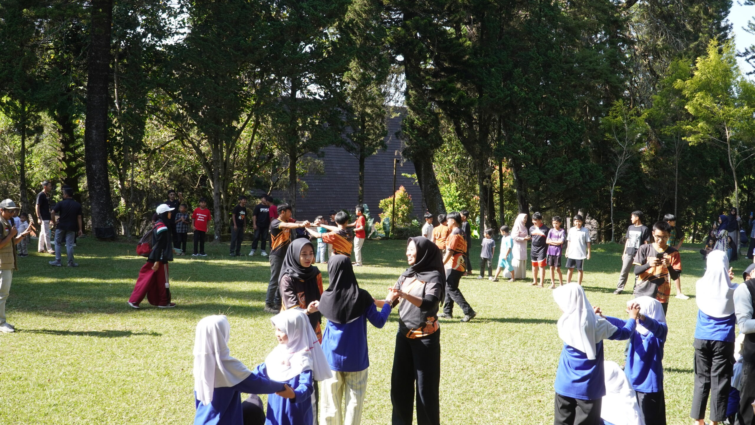 Muharram Fest 1448 H: Assyifa Peduli Ajak 100 Anak Yatim Berpetualang ke Sindang Reret Lembang 2 HMD06948 scaled