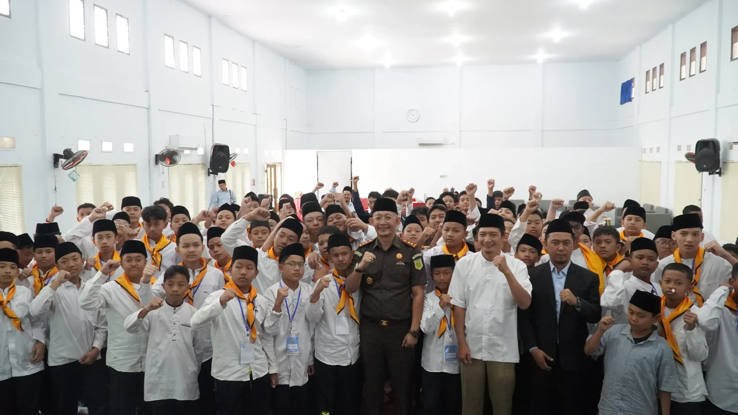 As-Syifa Perkuat Komitmen Pesantren Ramah Anak, Kejari Subang Gelar Program Jaksa Masuk Pesantren 2 HMS08467 scaled