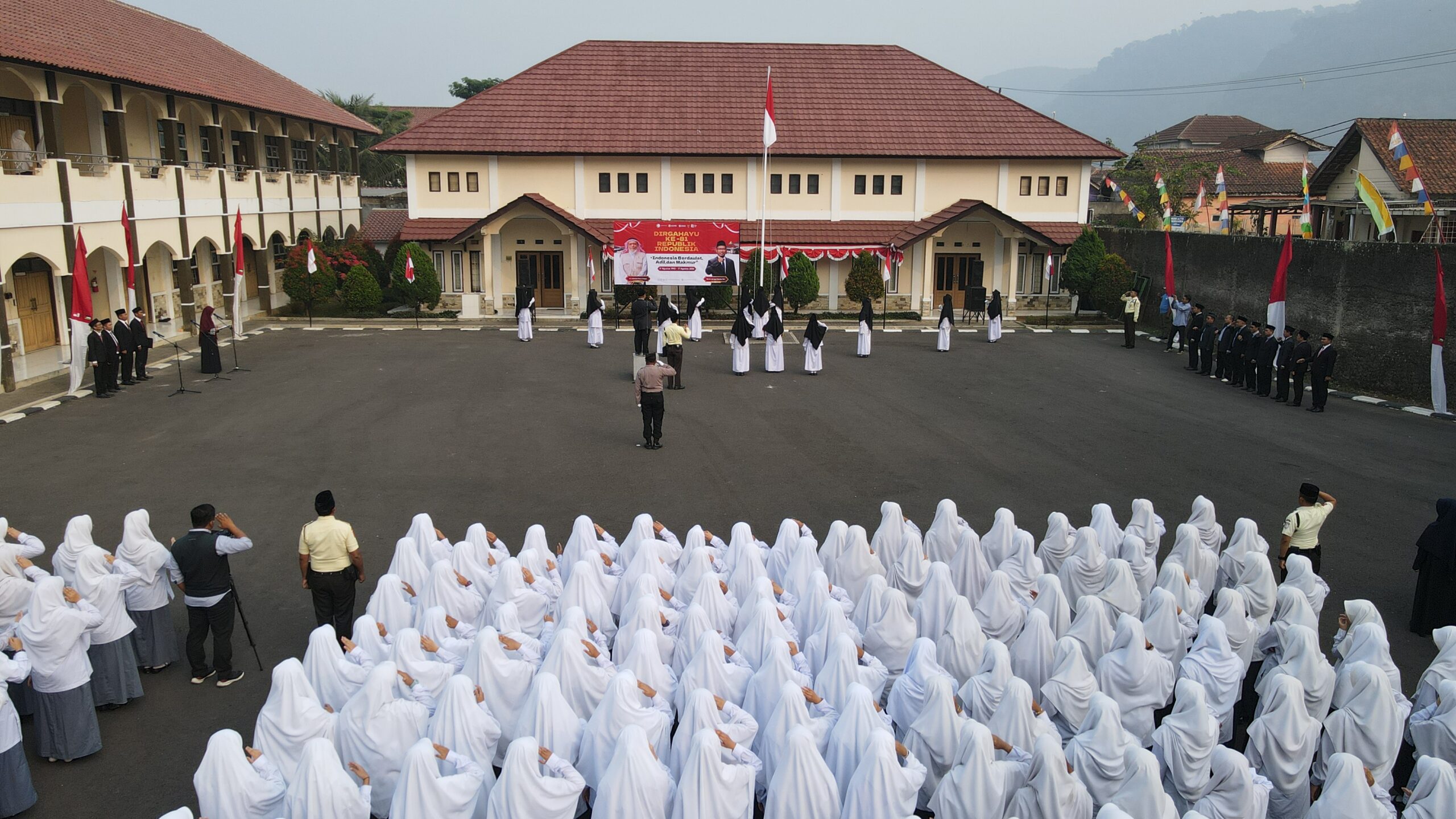 Upacara HUT RI ke-81: Yayasan As-Syifa Al-Khoeriyyah Gelar Peringatan Kemerdekaan di 6 Lokasi 2 DJI 0552 scaled